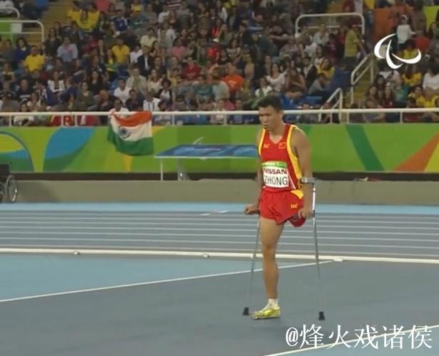 钟志强跳远摘铜,再次感动全网 钟志强跳远摘铜,再次感动全网